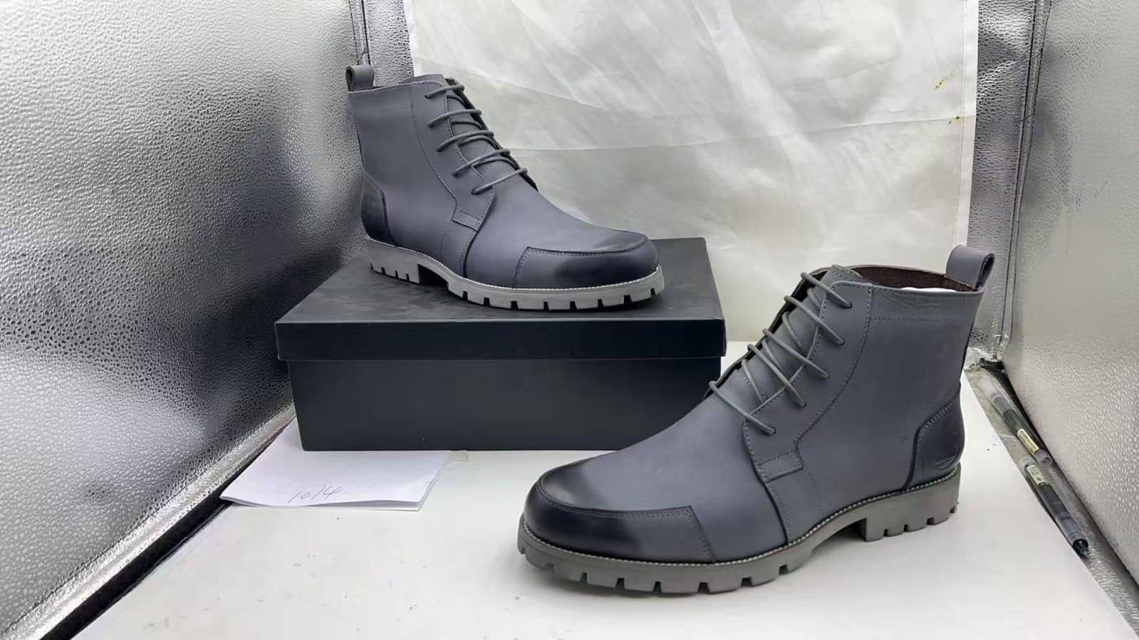Men's  Pure  leather Officials boots GREY