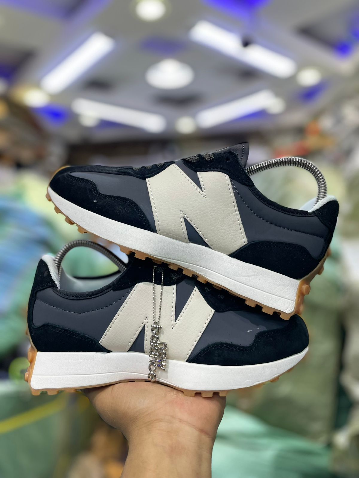 New Balance 327